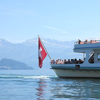 Bild zeigt ein Linienschiff am Vierwaldstätter See.